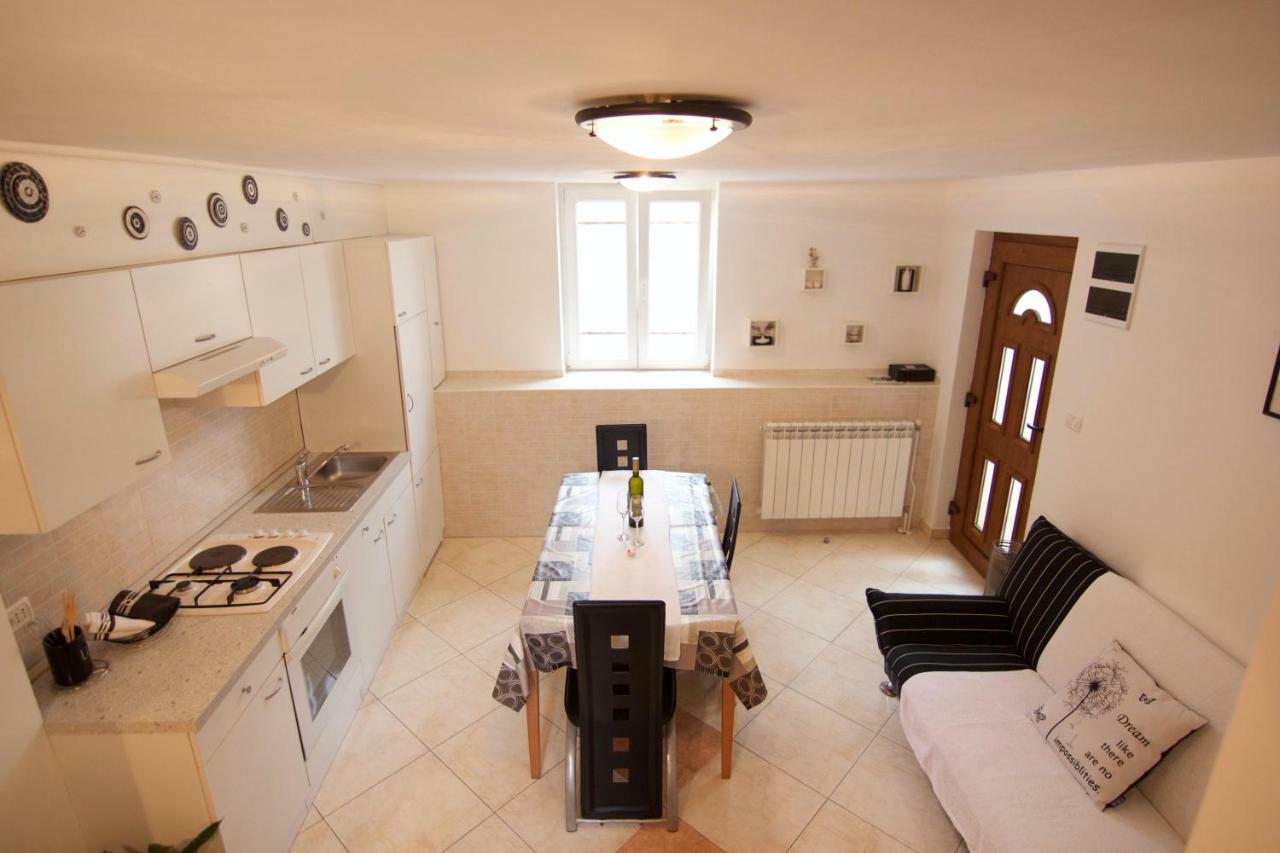 Apartmani Loreta มาลีโลชินจ์ ภายนอก รูปภาพ